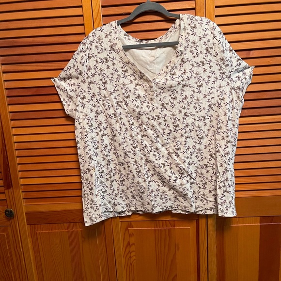 Woman’s Plus size top. 26/28. 57% cotton 43% polyester. - Picture 2 of 2
